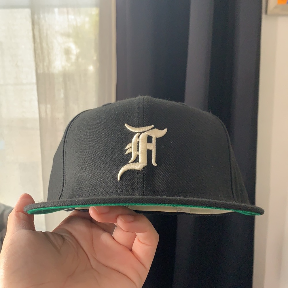 FEAR OF GOD ESSENTIALS x NEW ERA CAP